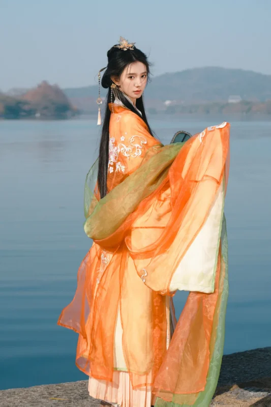 图集｜橘衫执扇 · 古风汉服外景人像写真（9P）-远影归灯