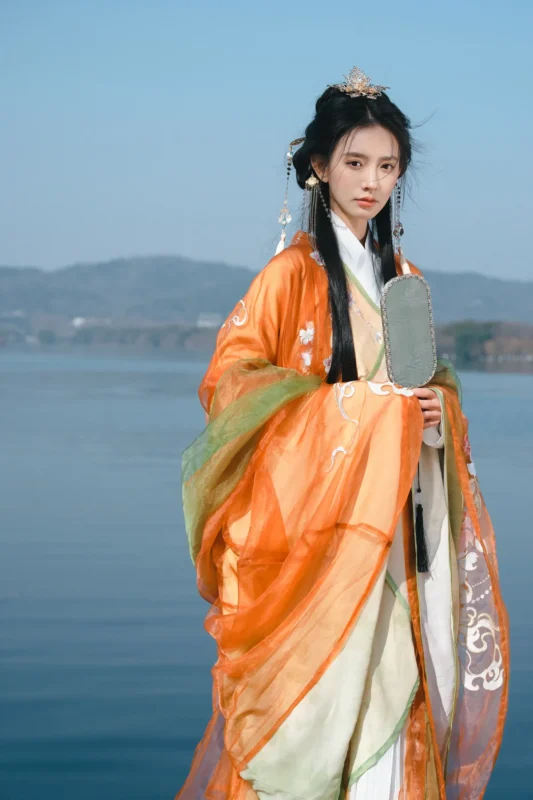 图集｜橘衫执扇 · 古风汉服外景人像写真（9P）-远影归灯